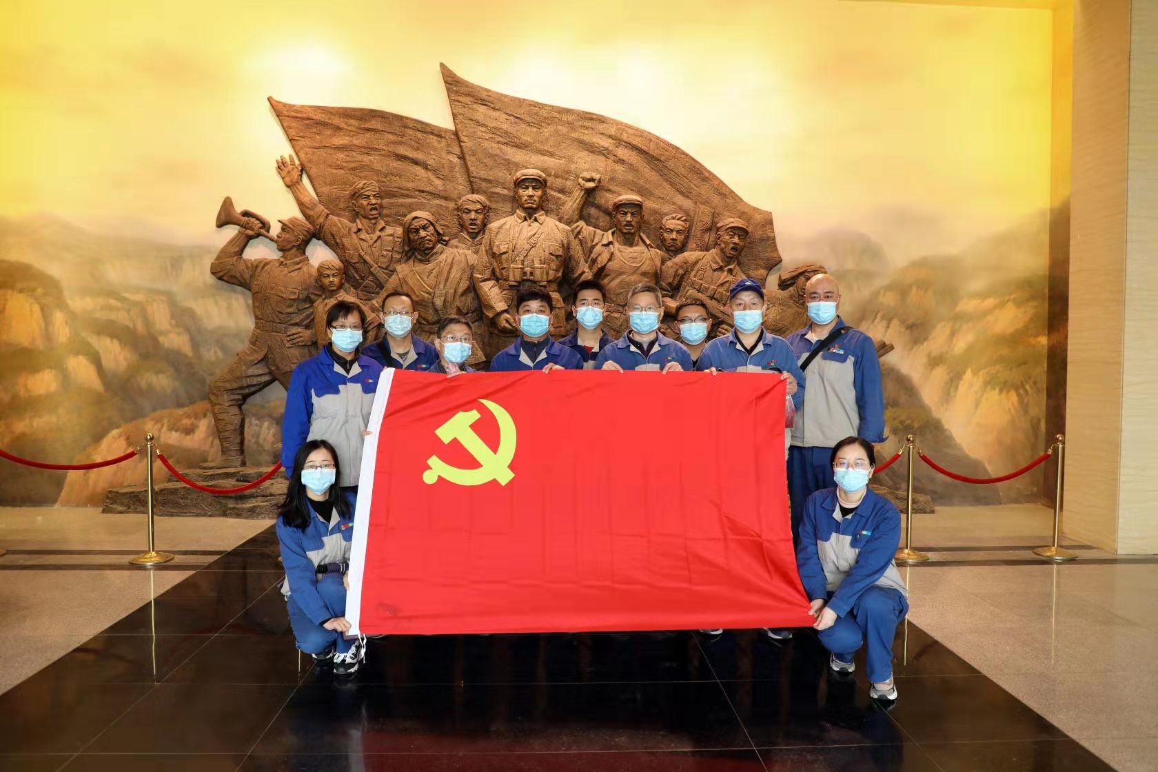 疏雨洗清明 芳菲祭英烈—— 安彩高科開展“學黨史、祭英烈、傳精神”主題活動