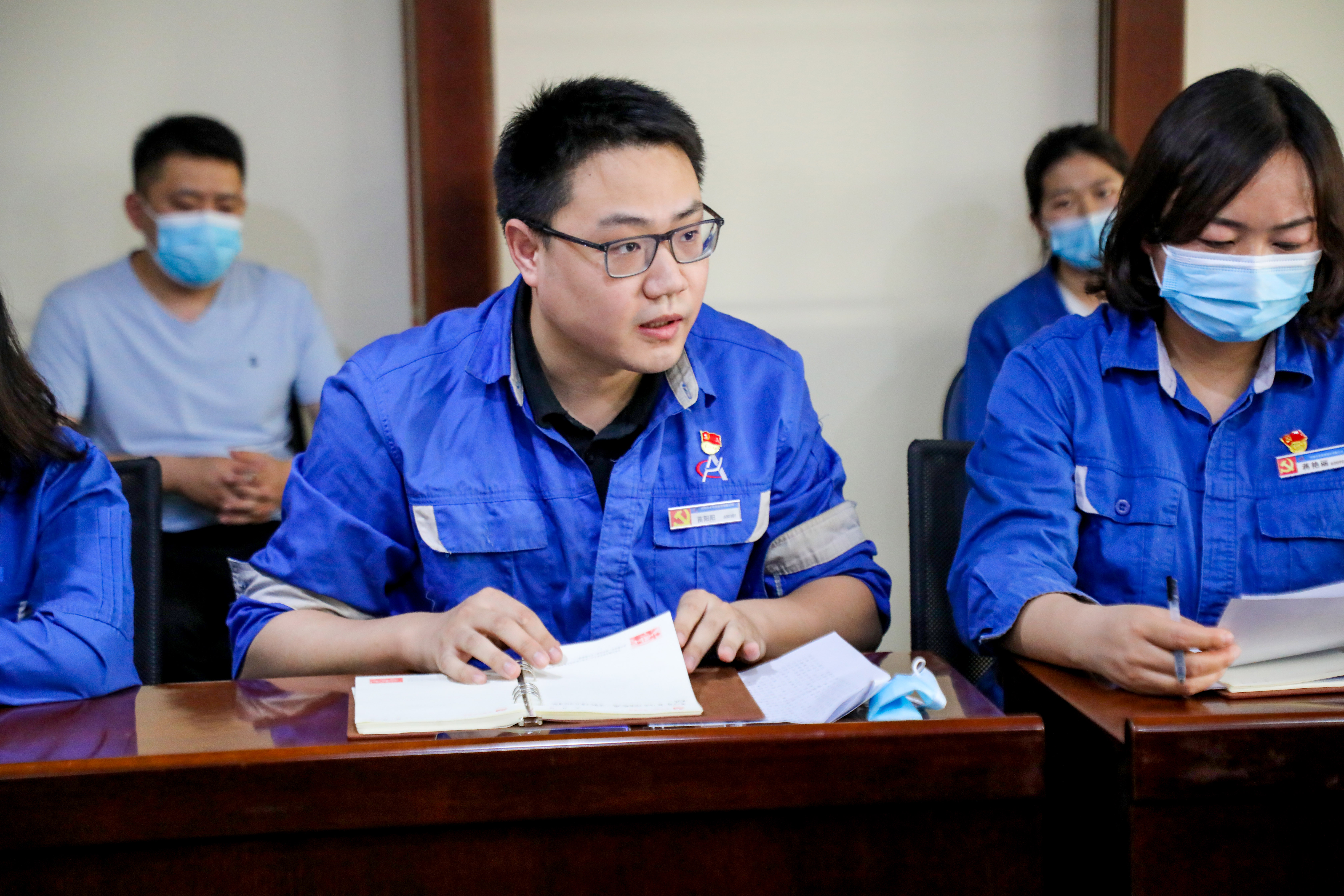 青春賽道 奮斗有光|安彩高科開展青年員工座談會