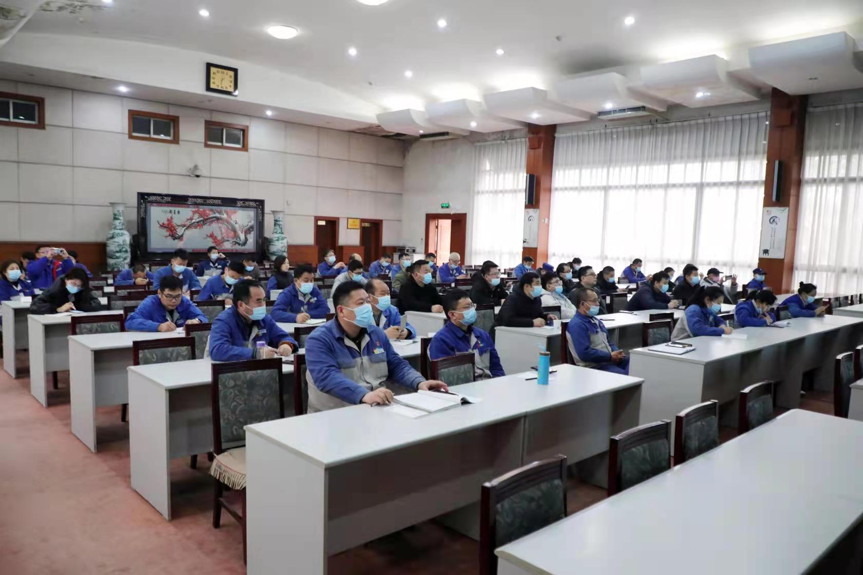 強(qiáng)化專業(yè)培訓(xùn) 錘煉技術(shù)本領(lǐng)——安彩高科開(kāi)展光伏系統(tǒng)專業(yè)技術(shù)培訓(xùn)